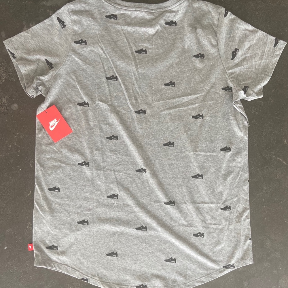 Woman’s Nike Tee